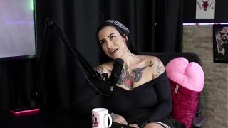 Teve a polêmica de seu cu engolir um plug G, sente tesão no pé, começou menage nova, gostou de fazer dp com pau grande, e o que ama no sexo… – Lexi Mallet (SHEER/RED)
